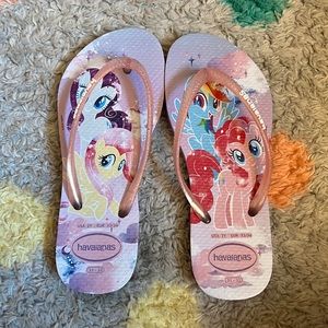 Brand new girls havaianas  never worn